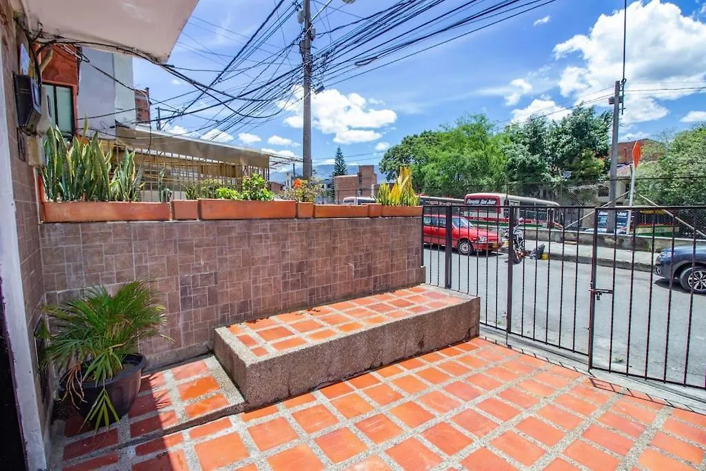 ¡Casa Con Parqueadero! Hogarena Y Vacacional Villa Medellin Colombia