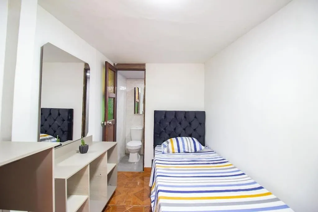 ¡Casa Con Parqueadero! Hogarena Y Vacacional Villa Medellin Colombia